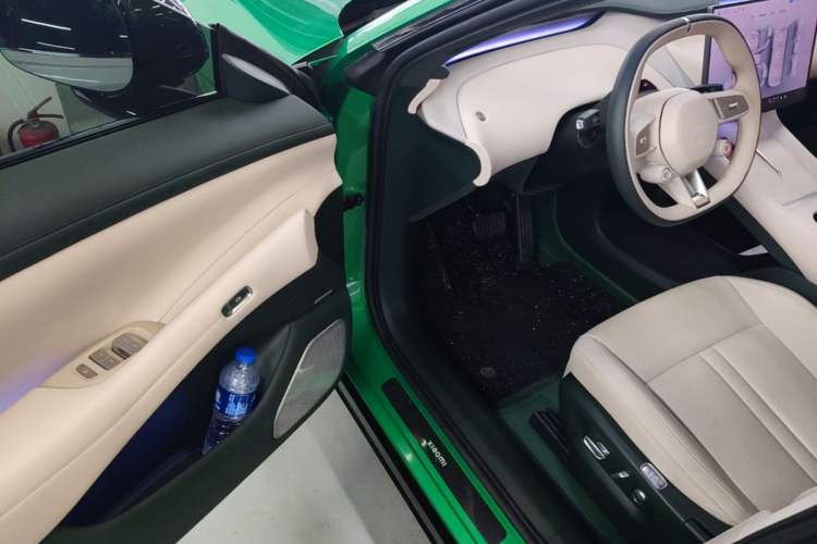Used Xiaomi Auto YU7 2025 Ultra-Long Range High-Performance All-Wheel-Drive Max Edition Driver Seat