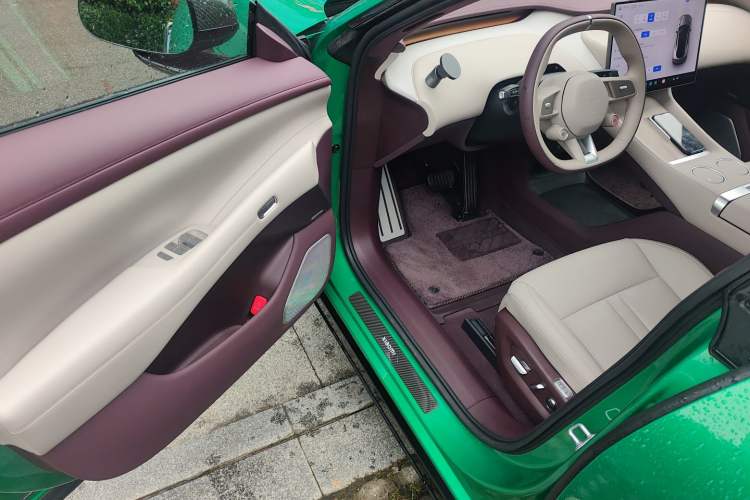 Used Xiaomi Auto YU7 2025 Ultra-Long Range High-Performance All-Wheel-Drive Max Edition Driver Seat