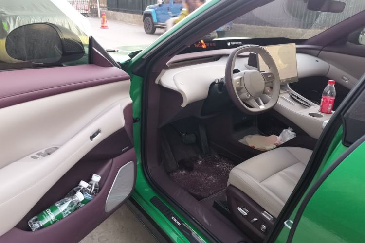 Used Xiaomi Auto YU7 2025 Ultra-Long Range High-Performance All-Wheel-Drive Max Edition Driver Seat