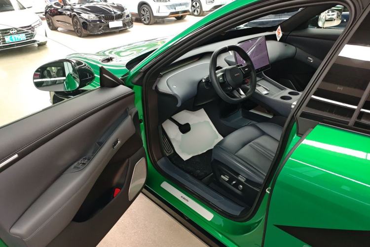 Used Xiaomi Auto YU7 2025 Ultra-Long Range Rear-Wheel Drive Version Driver Seat