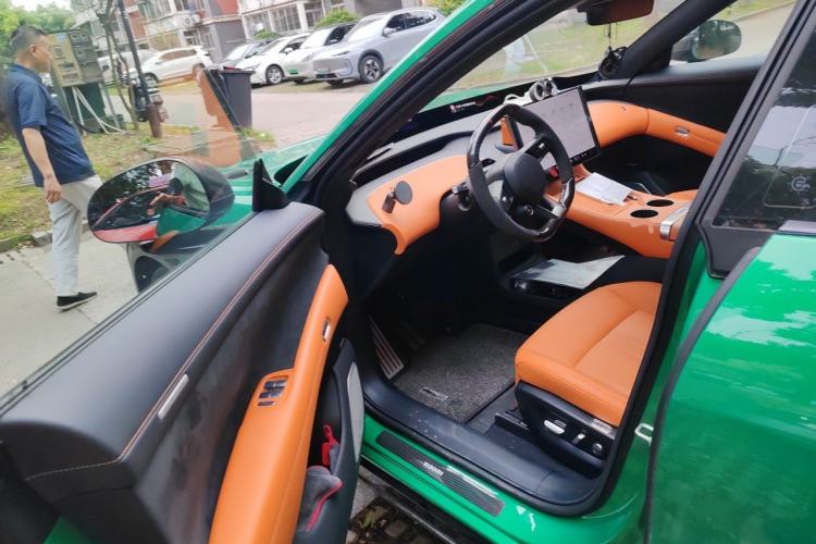 Used Xiaomi Auto YU7 2025 Ultra-Long Range High-Performance All-Wheel-Drive Max Edition Driver Seat