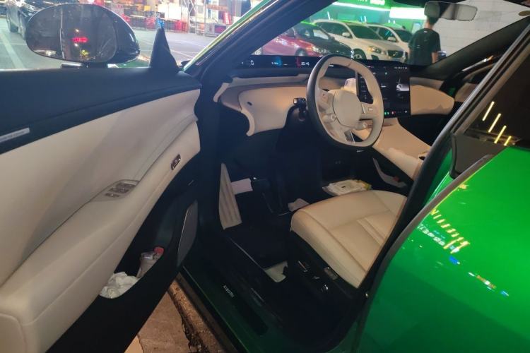 Used Xiaomi Auto YU7 2025 Ultra-Long Range High-Performance All-Wheel-Drive Max Edition Driver Seat