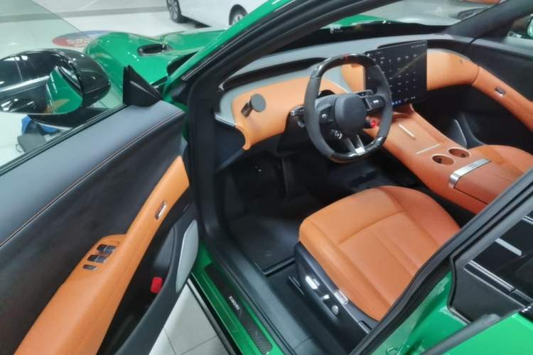Used Xiaomi Auto YU7 2025 Ultra-Long Range High-Performance All-Wheel-Drive Max Edition Driver Seat