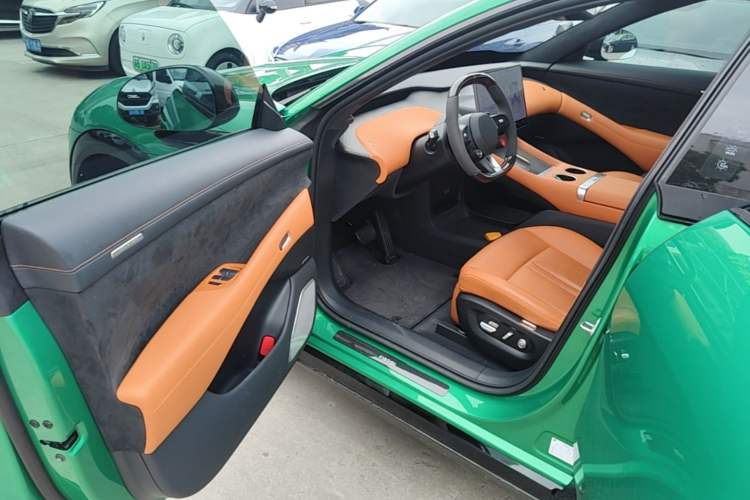 Used Xiaomi Auto YU7 2025 Ultra-Long Range High-Performance All-Wheel-Drive Max Edition Driver Seat