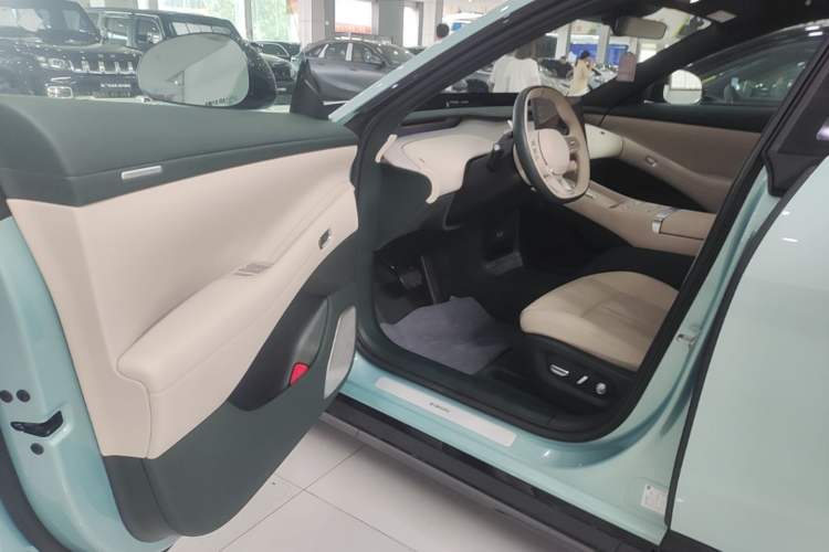 Used Xiaomi Auto YU7 2025 Ultra-Long Range Rear-Wheel Drive Version Driver Seat