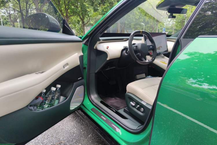 Used Xiaomi Auto YU7 2025 Ultra-Long Range High-Performance All-Wheel-Drive Max Edition Driver Seat