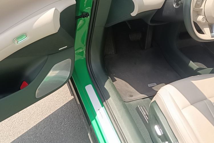 Used Xiaomi Auto YU7 2025 Ultra-Long Range High-Performance All-Wheel-Drive Max Edition Driver Seat