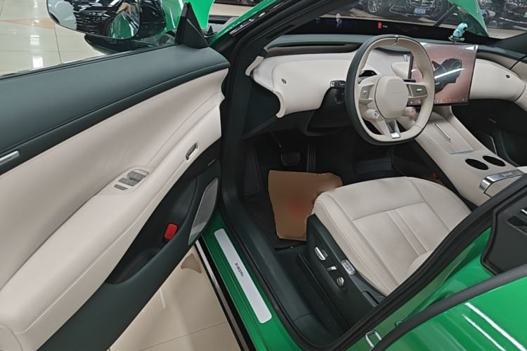Used Xiaomi Auto YU7 2025 Ultra-Long Range Rear-Wheel Drive Version Driver Seat