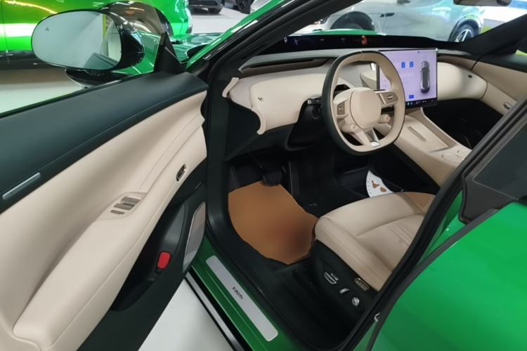 Used Xiaomi Auto YU7 2025 Ultra-Long Range High-Performance All-Wheel-Drive Max Edition Driver Seat
