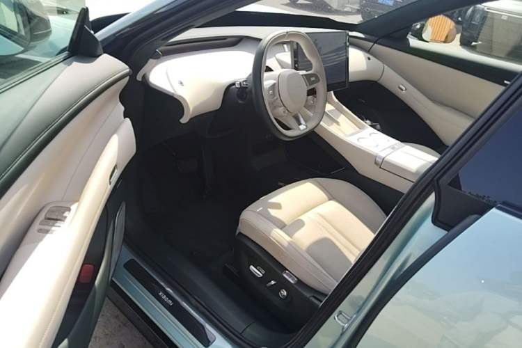 Used Xiaomi Auto YU7 2025 Ultra-Long Range Rear-Wheel Drive Version Driver Seat