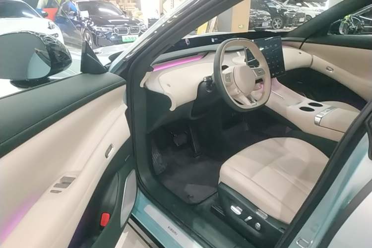 Used Xiaomi Auto YU7 2025 Ultra-Long Range High-Performance All-Wheel-Drive Max Edition Driver Seat