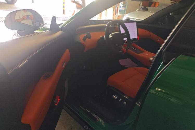 Used Xiaomi Auto YU7 2025 Ultra-Long Range High-Performance All-Wheel-Drive Max Edition Driver Seat