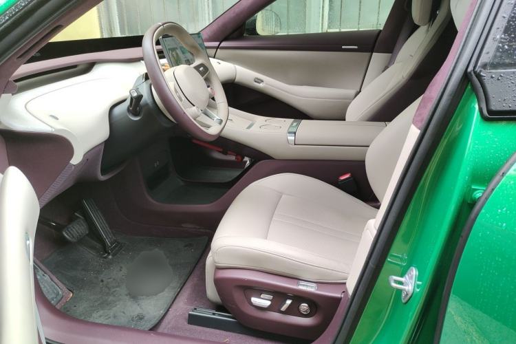 Used Xiaomi Auto YU7 2025 Ultra-Long Range High-Performance All-Wheel-Drive Max Edition Driver Seat