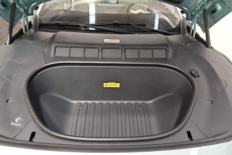 Used Xiaomi Auto YU7 2025 Ultra-Long Range High-Performance All-Wheel-Drive Max Edition Engine Bay