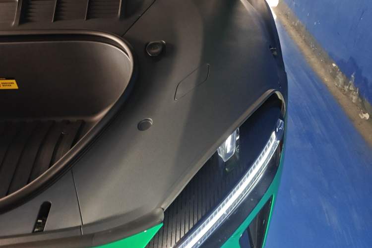 Used Xiaomi Auto YU7 2025 Ultra-Long Range High-Performance All-Wheel-Drive Max Edition Engine Bay Left