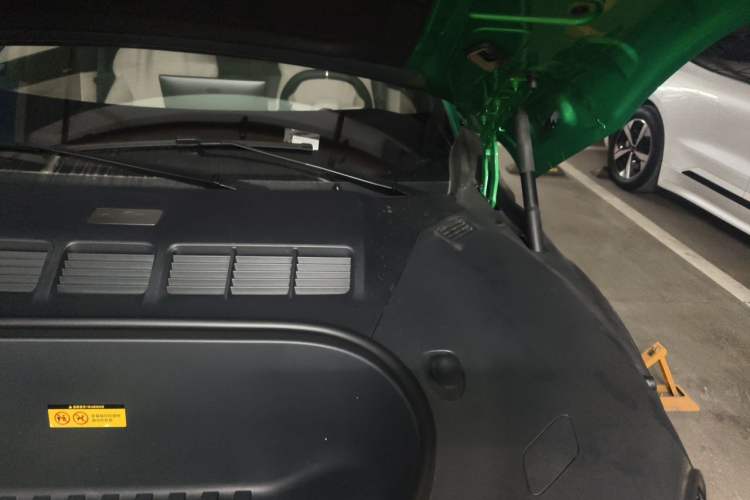 Used Xiaomi Auto YU7 2025 Ultra-Long Range Rear-Wheel Drive Version Engine Bay Left