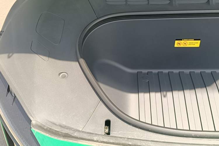Used Xiaomi Auto YU7 2025 Ultra-Long Range High-Performance All-Wheel-Drive Max Edition Engine Bay Right