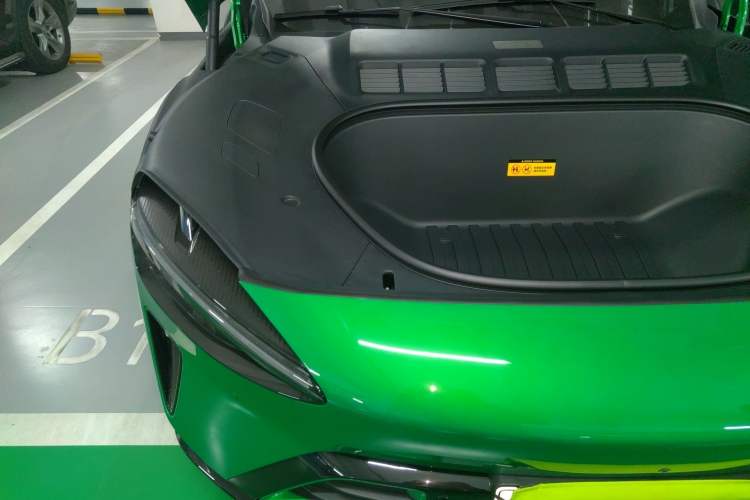 Used Xiaomi Auto YU7 2025 Ultra-Long Range Rear-Wheel Drive Version Engine Bay Right