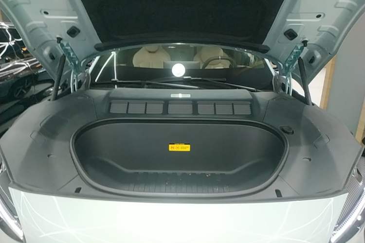 Used Xiaomi Auto YU7 2025 Ultra-Long Range High-Performance All-Wheel-Drive Max Edition Engine Bay