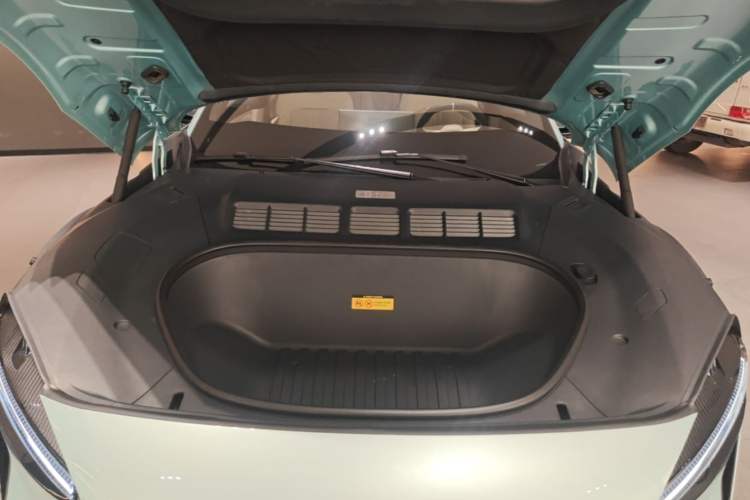 Used Xiaomi Auto YU7 2025 Ultra-Long Range High-Performance All-Wheel-Drive Max Edition Engine Bay