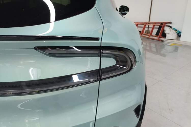 Used Xiaomi Auto YU7 2025 Ultra-Long Range High-Performance All-Wheel-Drive Max Edition Exterior 3