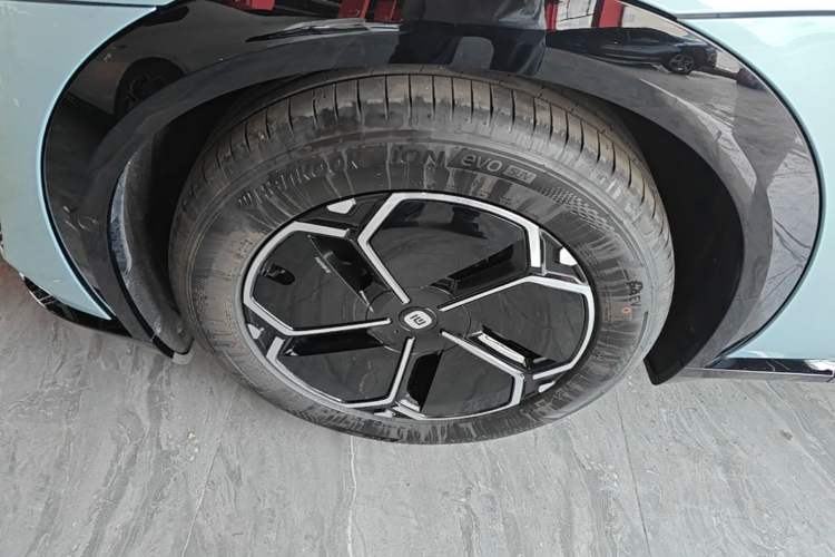 Used Xiaomi Auto YU7 2025 Ultra-Long Range All-Wheel Drive Pro Version Exterior 4