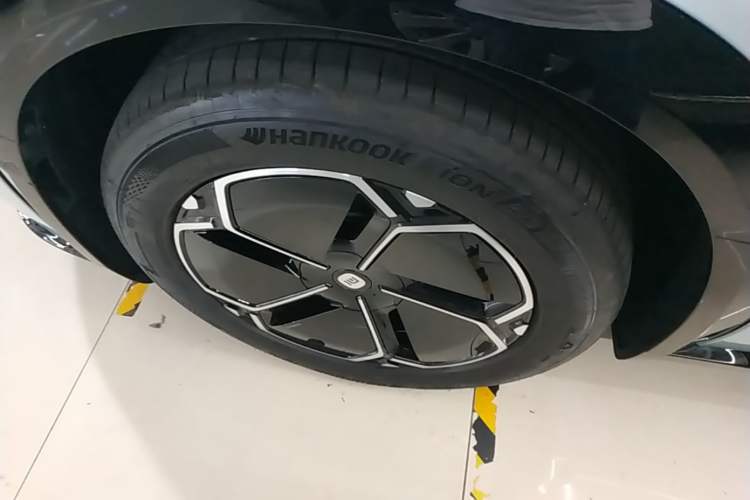 Used Xiaomi Auto YU7 2025 Ultra-Long Range Rear-Wheel Drive Version Exterior 4