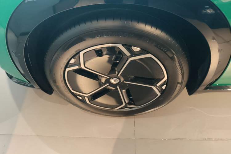 Used Xiaomi Auto YU7 2025 Ultra-Long Range Rear-Wheel Drive Version Exterior 4