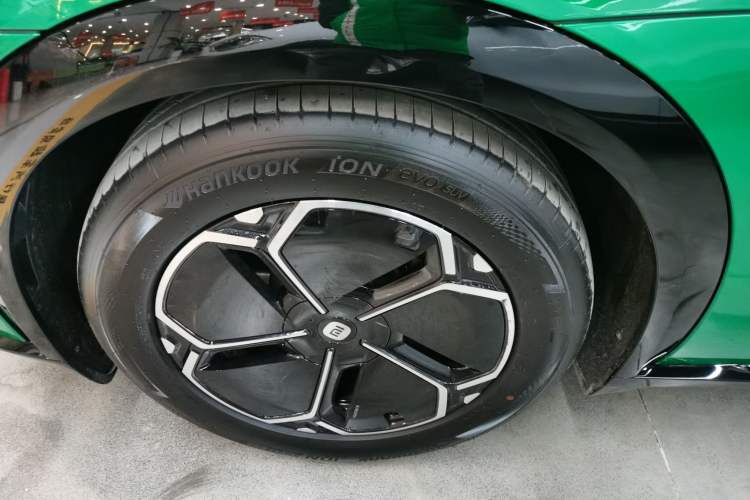 Used Xiaomi Auto YU7 2025 Ultra-Long Range All-Wheel Drive Pro Version Exterior 4