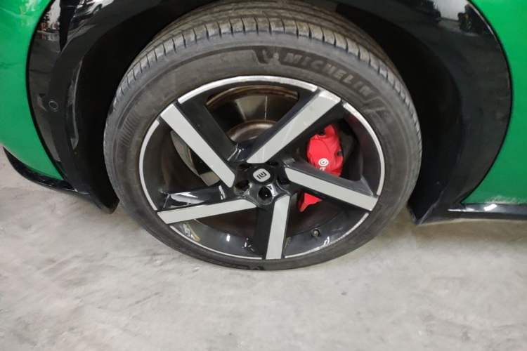 Used Xiaomi Auto YU7 2025 Ultra-Long Range High-Performance All-Wheel-Drive Max Edition Exterior 4