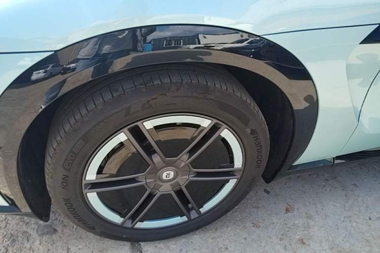 Used Xiaomi Auto YU7 2025 Ultra-Long Range Rear-Wheel Drive Version Exterior 4