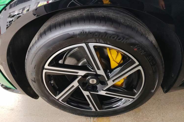 Used Xiaomi Auto YU7 2025 Ultra-Long Range All-Wheel Drive Pro Version Exterior 4