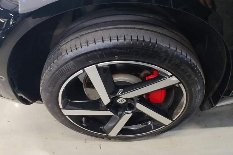 Used Xiaomi Auto YU7 2025 Ultra-Long Range High-Performance All-Wheel-Drive Max Edition Exterior 5
