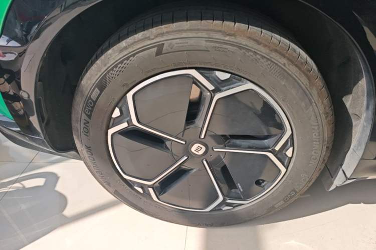 Used Xiaomi Auto YU7 2025 Ultra-Long Range Rear-Wheel Drive Version Exterior 5