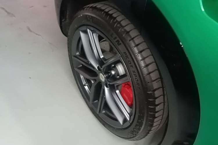 Used Xiaomi Auto YU7 2025 Ultra-Long Range High-Performance All-Wheel-Drive Max Edition Exterior 5