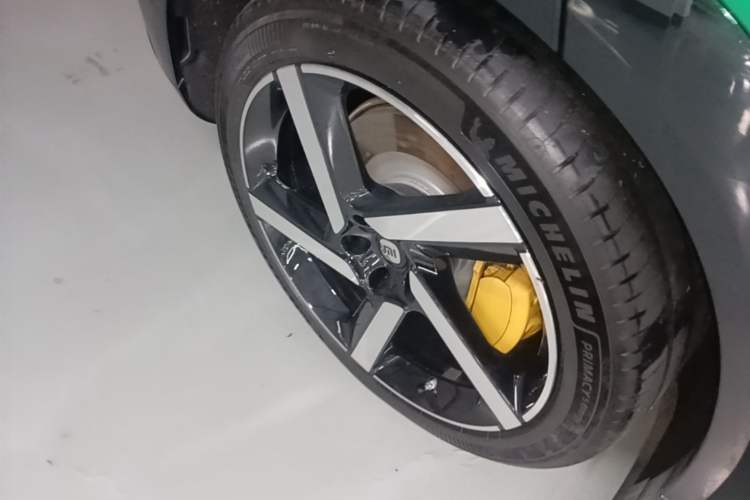 Used Xiaomi Auto YU7 2025 Ultra-Long Range High-Performance All-Wheel-Drive Max Edition Exterior 5