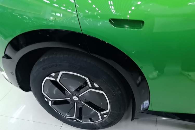 Used Xiaomi Auto YU7 2025 Ultra-Long Range High-Performance All-Wheel-Drive Max Edition Exterior 5