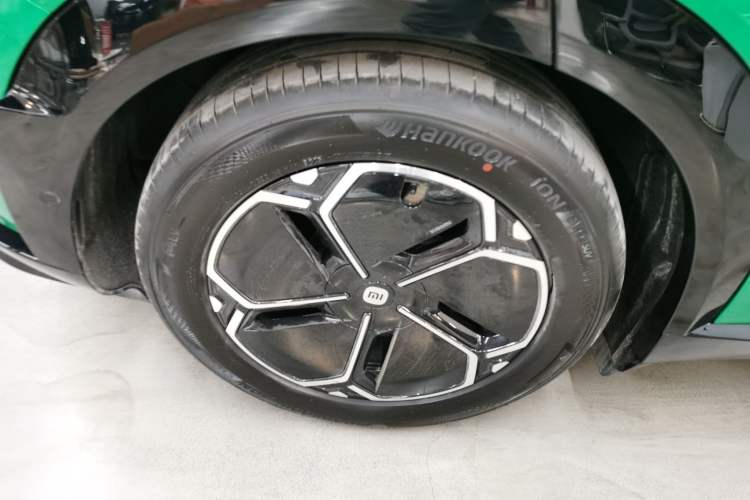 Used Xiaomi Auto YU7 2025 Ultra-Long Range All-Wheel Drive Pro Version Exterior 5