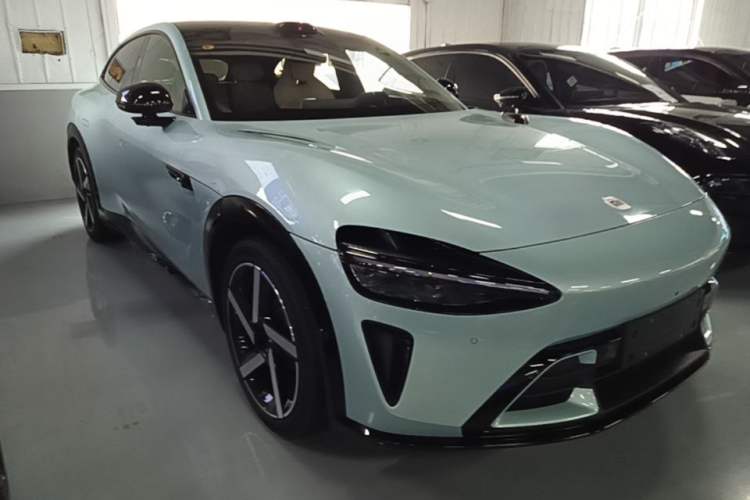 Used Xiaomi Auto YU7 2025 Ultra-Long Range High-Performance All-Wheel-Drive Max Edition Front Right 45 Deg