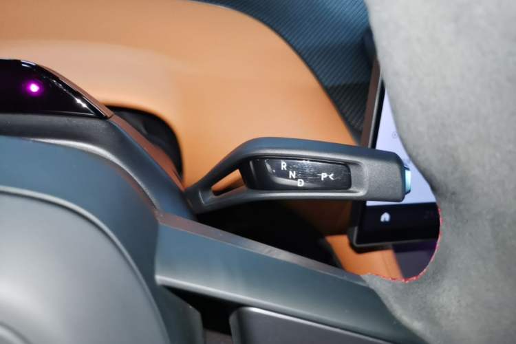 Used Xiaomi Auto YU7 2025 Ultra-Long Range High-Performance All-Wheel-Drive Max Edition Gear Lever