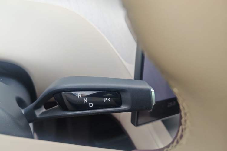 Used Xiaomi Auto YU7 2025 Ultra-Long Range Rear-Wheel Drive Version Gear Lever