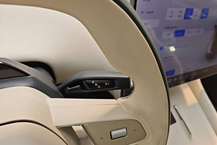 Used Xiaomi Auto YU7 2025 Ultra-Long Range High-Performance All-Wheel-Drive Max Edition Gear Lever