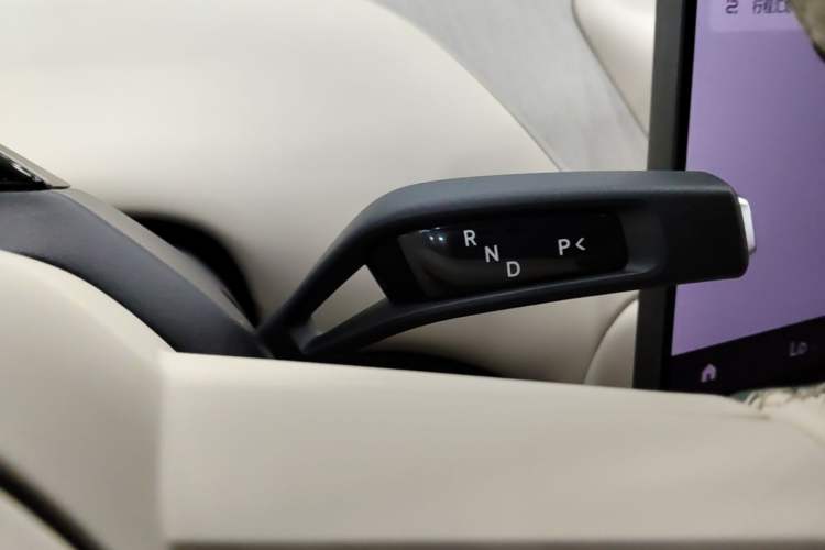 Used Xiaomi Auto YU7 2025 Ultra-Long Range High-Performance All-Wheel-Drive Max Edition Gear Lever