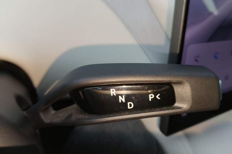 Used Xiaomi Auto YU7 2025 Ultra-Long Range High-Performance All-Wheel-Drive Max Edition Gear Lever