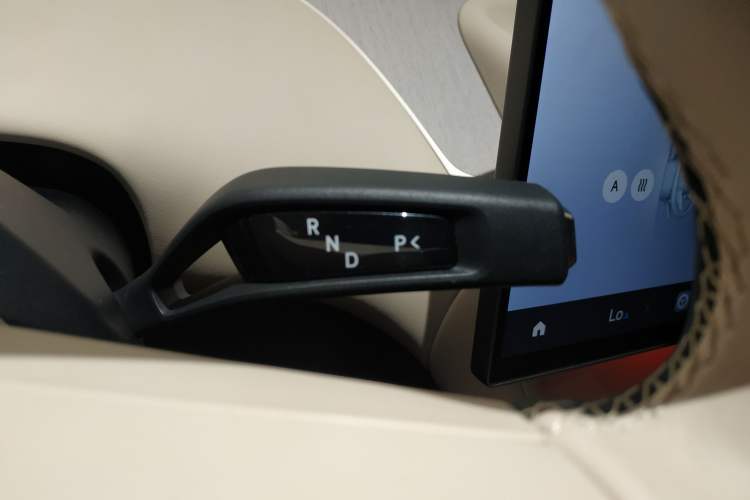 Used Xiaomi Auto YU7 2025 Ultra-Long Range Rear-Wheel Drive Version Gear Lever