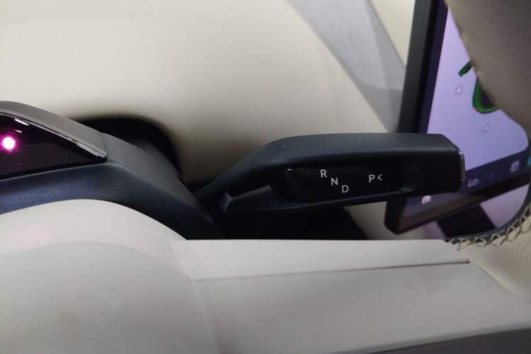 Used Xiaomi Auto YU7 2025 Ultra-Long Range High-Performance All-Wheel-Drive Max Edition Gear Lever