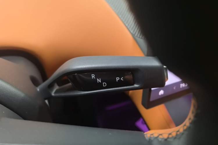 Used Xiaomi Auto YU7 2025 Ultra-Long Range High-Performance All-Wheel-Drive Max Edition Gear Lever