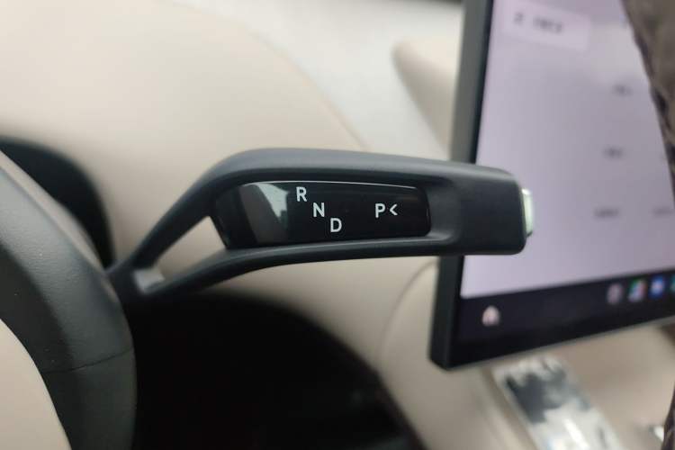 Used Xiaomi Auto YU7 2025 Ultra-Long Range High-Performance All-Wheel-Drive Max Edition Gear Lever