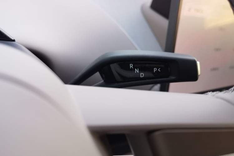Used Xiaomi Auto YU7 2025 Ultra-Long Range High-Performance All-Wheel-Drive Max Edition Gear Lever