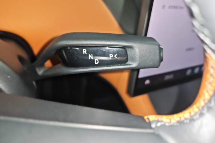 Used Xiaomi Auto YU7 2025 Ultra-Long Range High-Performance All-Wheel-Drive Max Edition Gear Lever